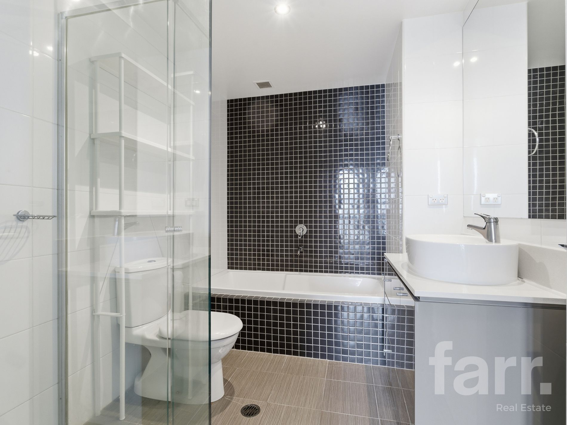 1101 / 4 Como Crescent, Southport