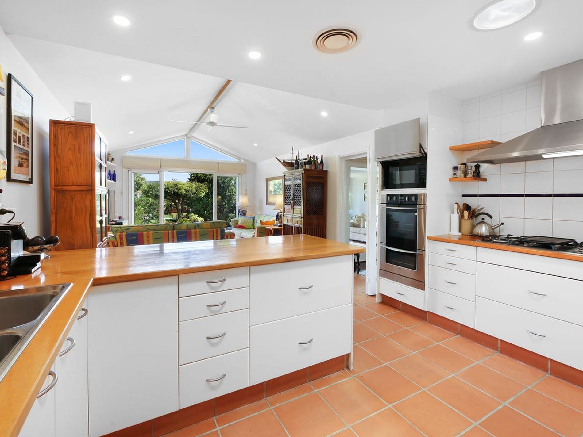 33 Selkirk Ave, Benowa