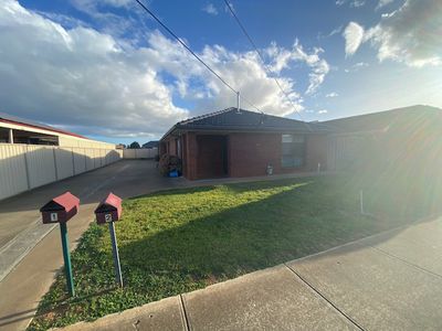 1 / 112 Tower Road, Werribee