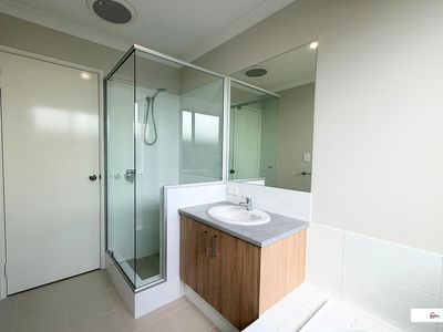 33 Camperdown Way, Lakelands