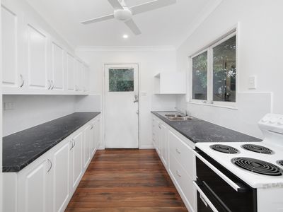11 Elm Avenue, Woodridge