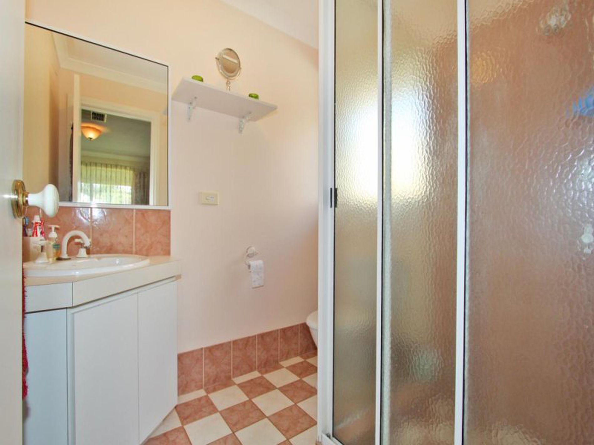 7 Heston Court, Somerville