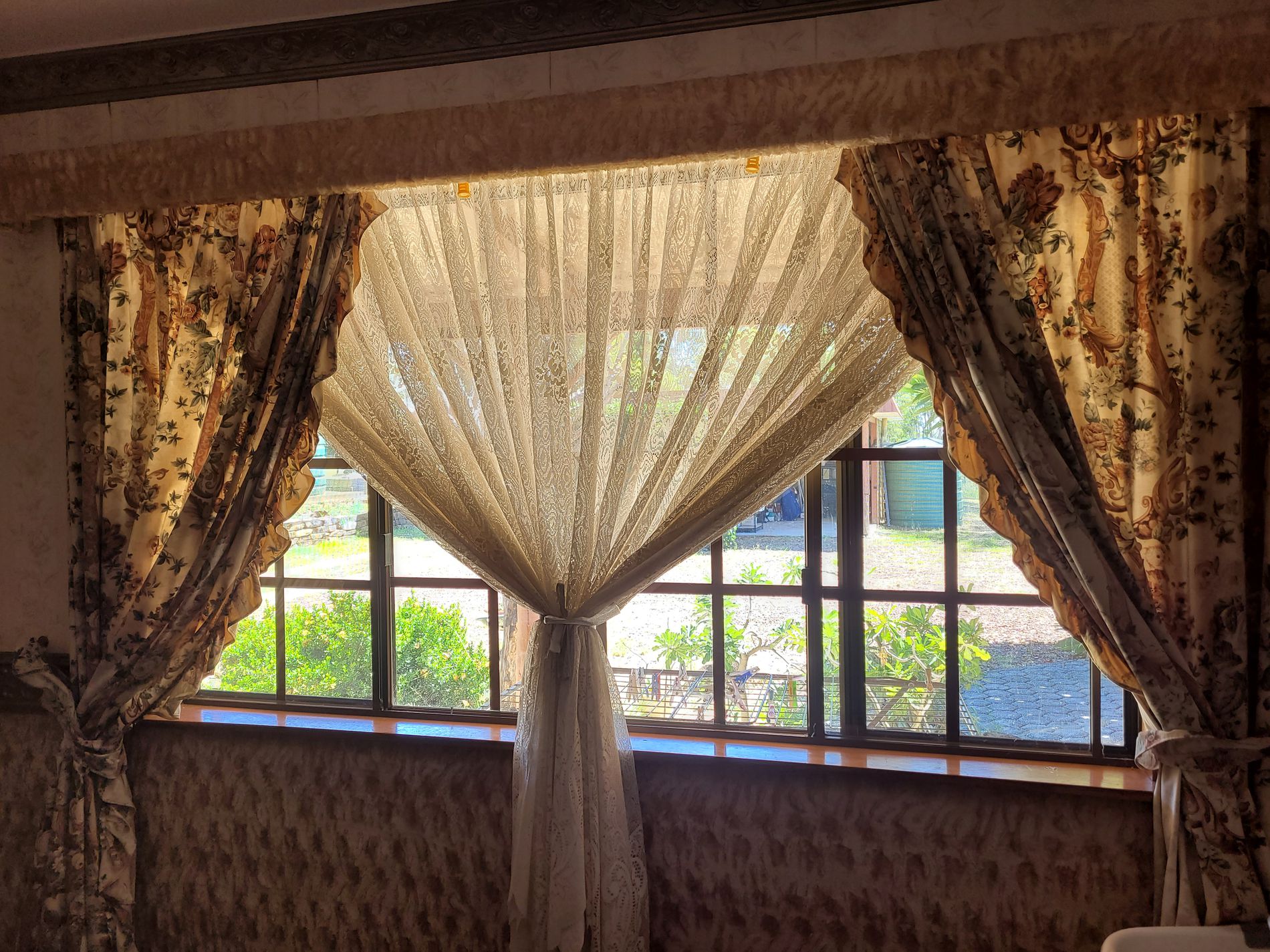 32 WILLOUGHBY STREET, Willows