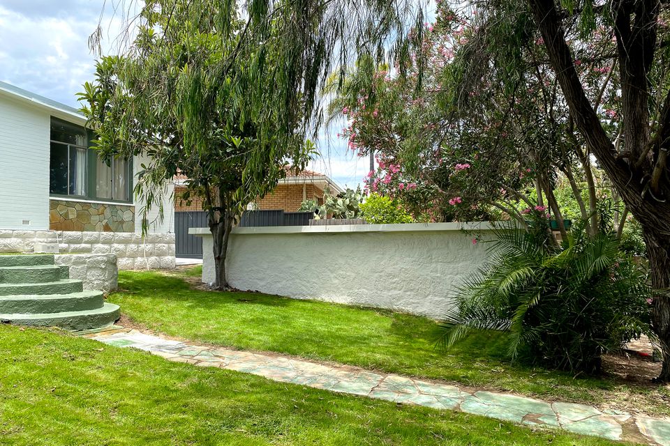 84 Safety Bay Rd, Shoalwater