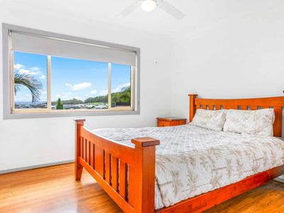 33 Belton Way, Forster