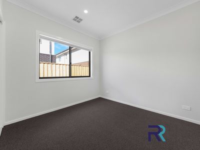 48 Conway Circuit, Aintree
