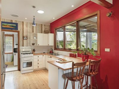 76 Princes Highway, Lake Tabourie