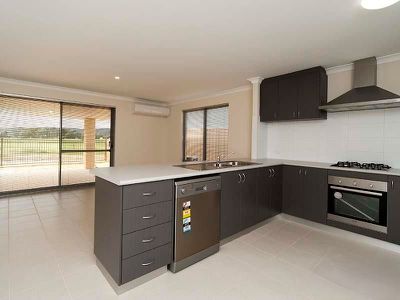 2 Dowak Lane, Byford
