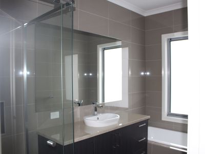 2 Holyrood Avenue, Newtown