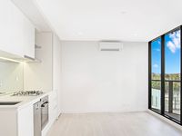 604 / 140 Dudley Street, West Melbourne