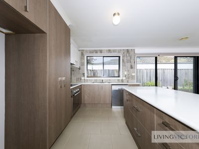 4 / 43 Acacia Crescent, Melton South