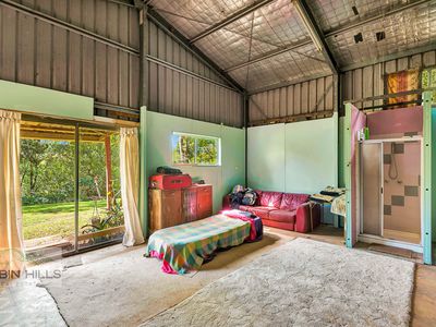 417 Davis Road, Jiggi
