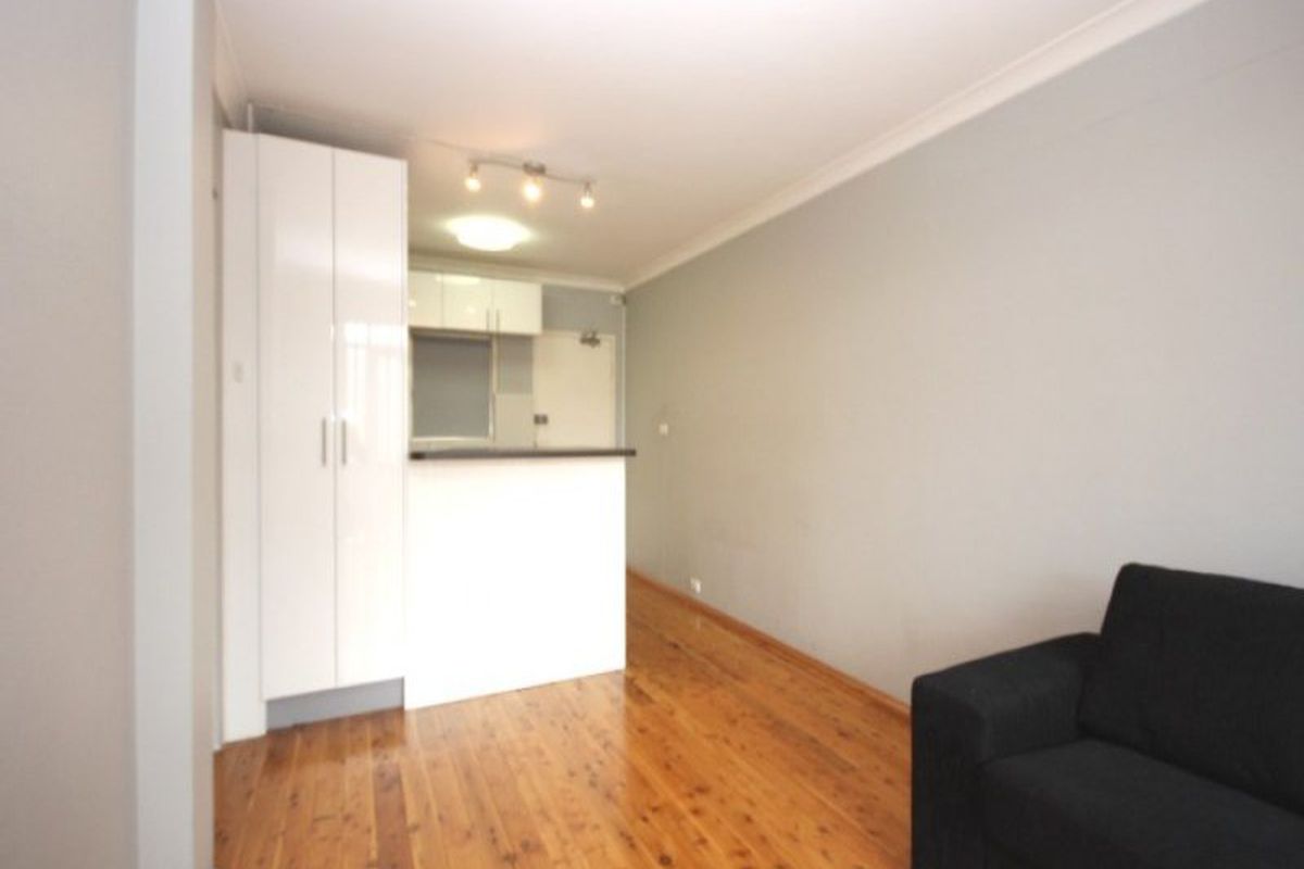 1 / 74A Queen Street, Concord West