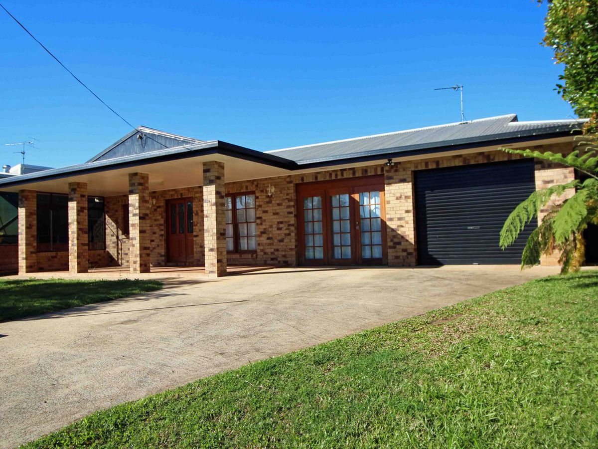 7 Cumbrian Avenue, Atherton