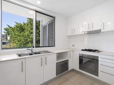 2 / 12 Kings Road, Taringa