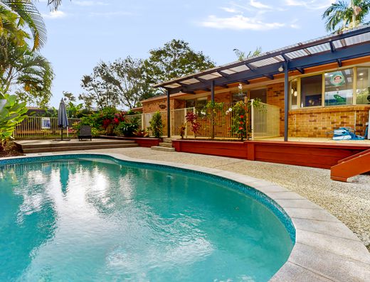 Don't Miss This Opportunity - Family Home with Pool & Side Access ! image 15