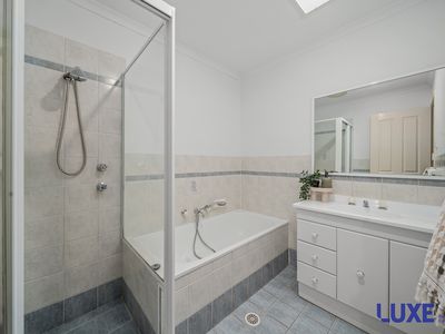 2 Hobday Place , Dunlop