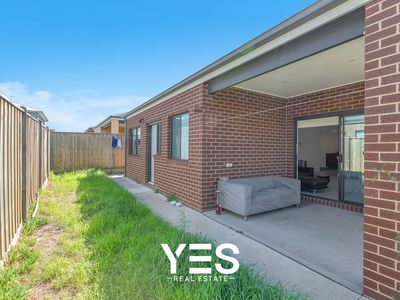 12 Bourbon Road, Cranbourne East