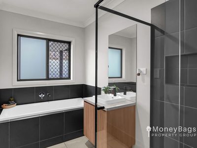 102 Bloomfield Esplanade, South Maclean