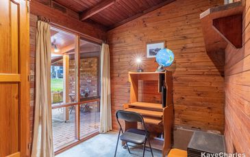 16 Corringham Road, Beaconsfield Upper
