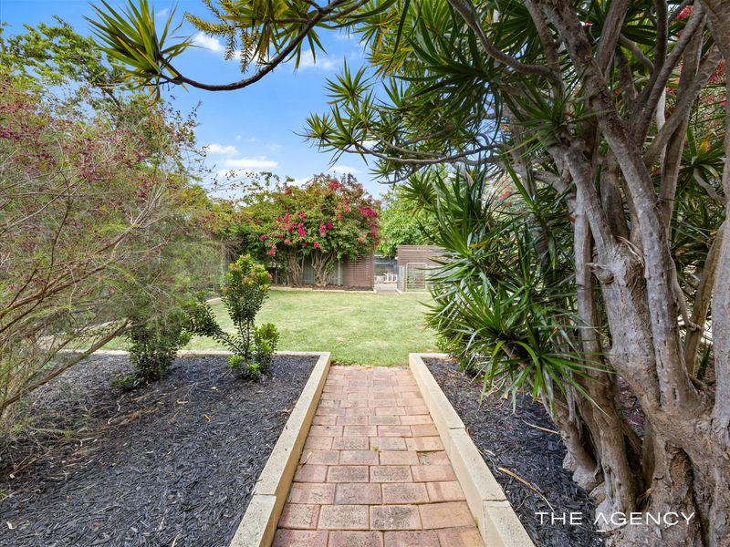 2 Little Rush Close, South Lake