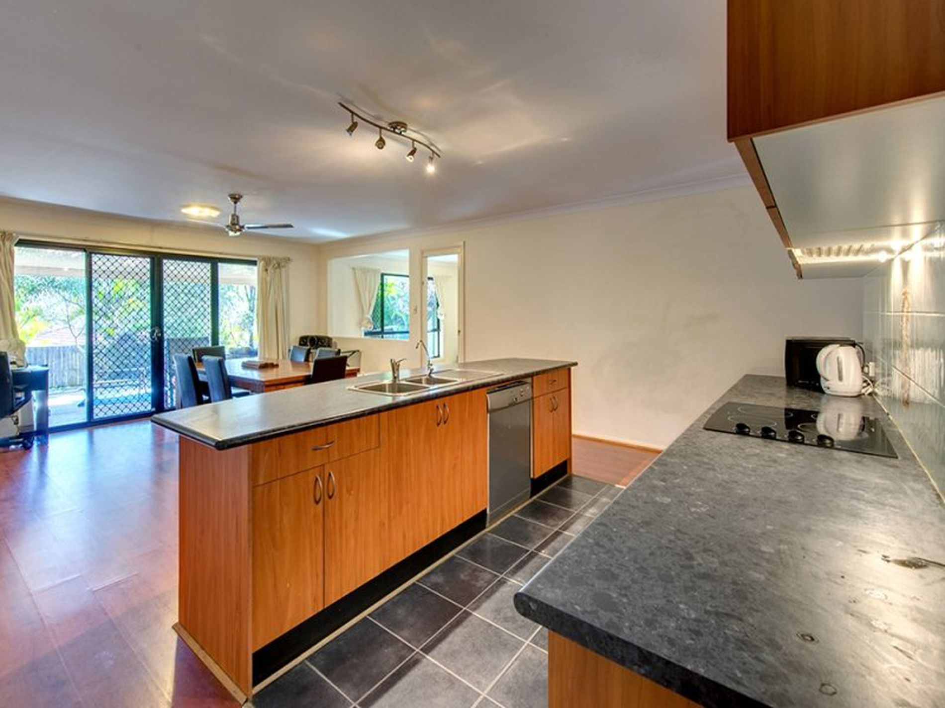 10 Sunview Road, Springfield