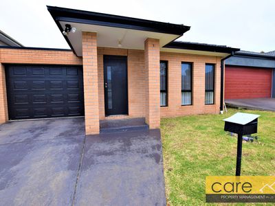 8 Karlson Way, Cranbourne North