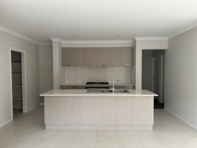 8 Sommerville Boulevard, Warrnambool