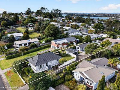 20 & 20A Brian Crescent, Stanmore Bay
