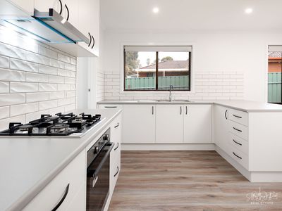 1 / 12 MCMAHON PLACE, West Wodonga