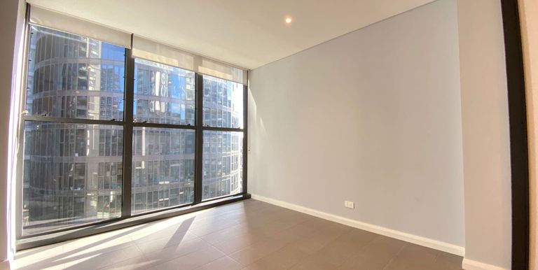 702 / 5 Wentworth Place, Wentworth Point