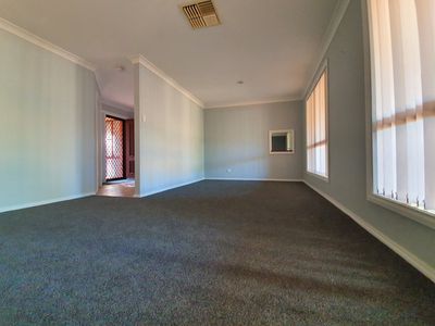 8 Catchpole Close, Dubbo