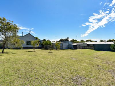 1 Holloway Street, Donovans