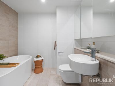 706 / 2 Como Crescent, Southport