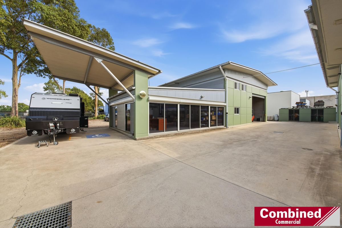 1 & 2 / 2 Samantha Place, Smeaton Grange