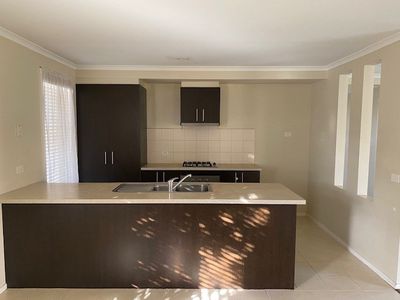 104 Rosegrange Boulevard, Tarneit
