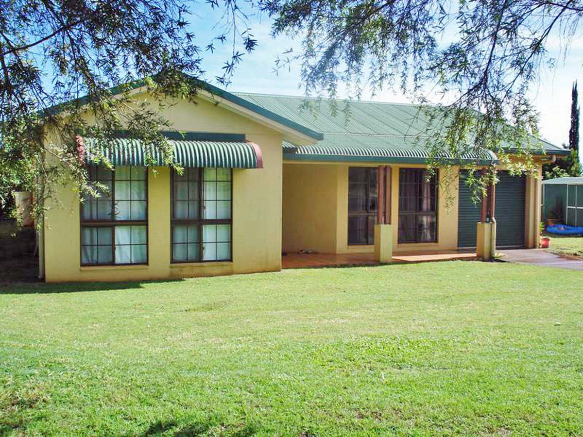 25 PAINE STREET, Atherton