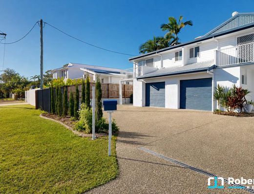 Townhouse in the heart of Coolum Beach image 15 Townhouse in the heart of Coolum Beach image 15
