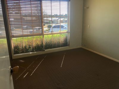 28 Coonawarra Street, Edensor Park