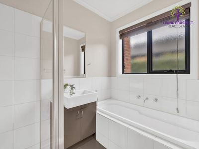 8 McCauley Street, Point Cook