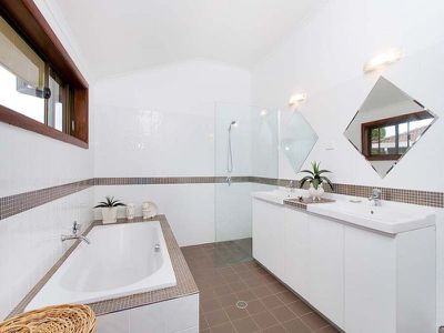 3 Koombala Grove, Cordeaux Heights