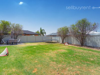 2 MACLEAY COURT, Wodonga