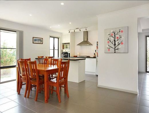Modern Family Home  *** UNFURNISHED *** image 2