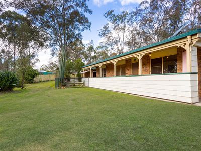 27 Waddington Parade, Plainland