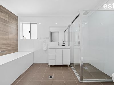 230 Greenview Parade, The Ponds