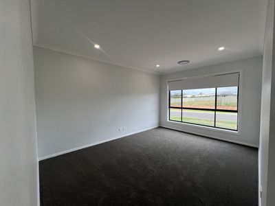 8 Kirkwood Place, Dubbo
