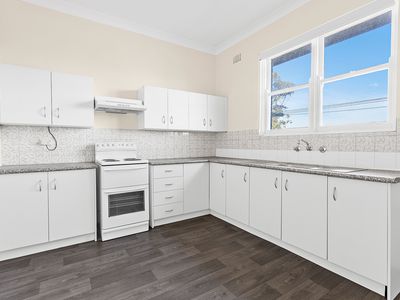 4 / 5 First Avenue South Avenue, Warrawong