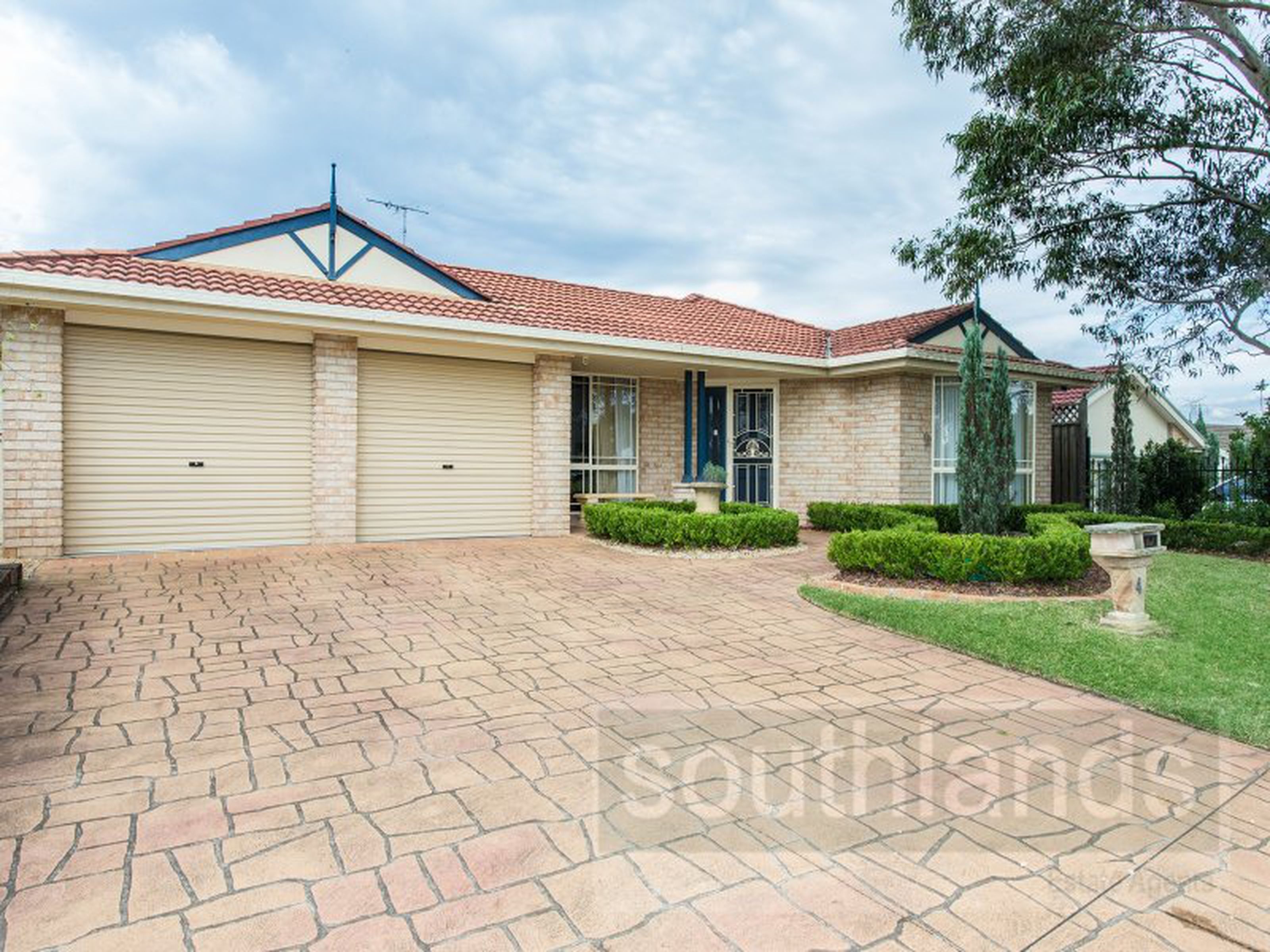 4 Brigadoon Ave, GLENMORE PARK