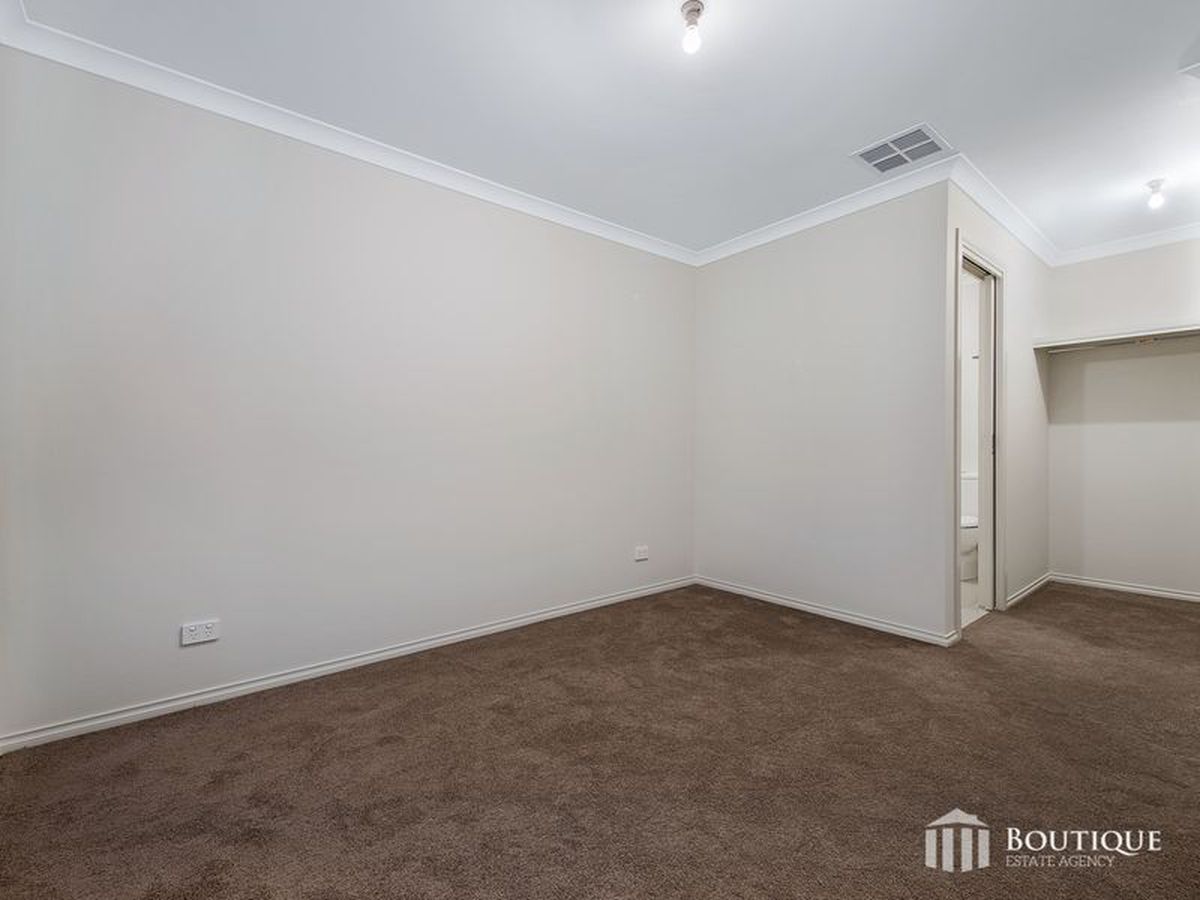 11 Maywood Street, Pakenham