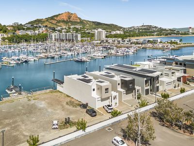 13 / 48 Sir Leslie Thiess Drive, Townsville City